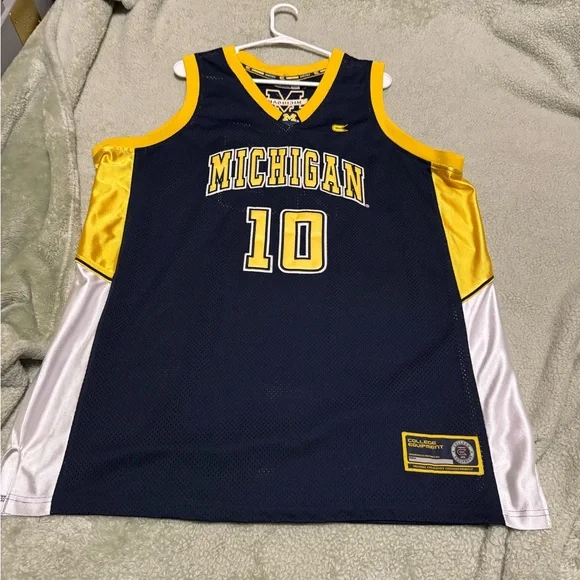 Michigan Basketball Jersey great used condition - Picture 2 of 7